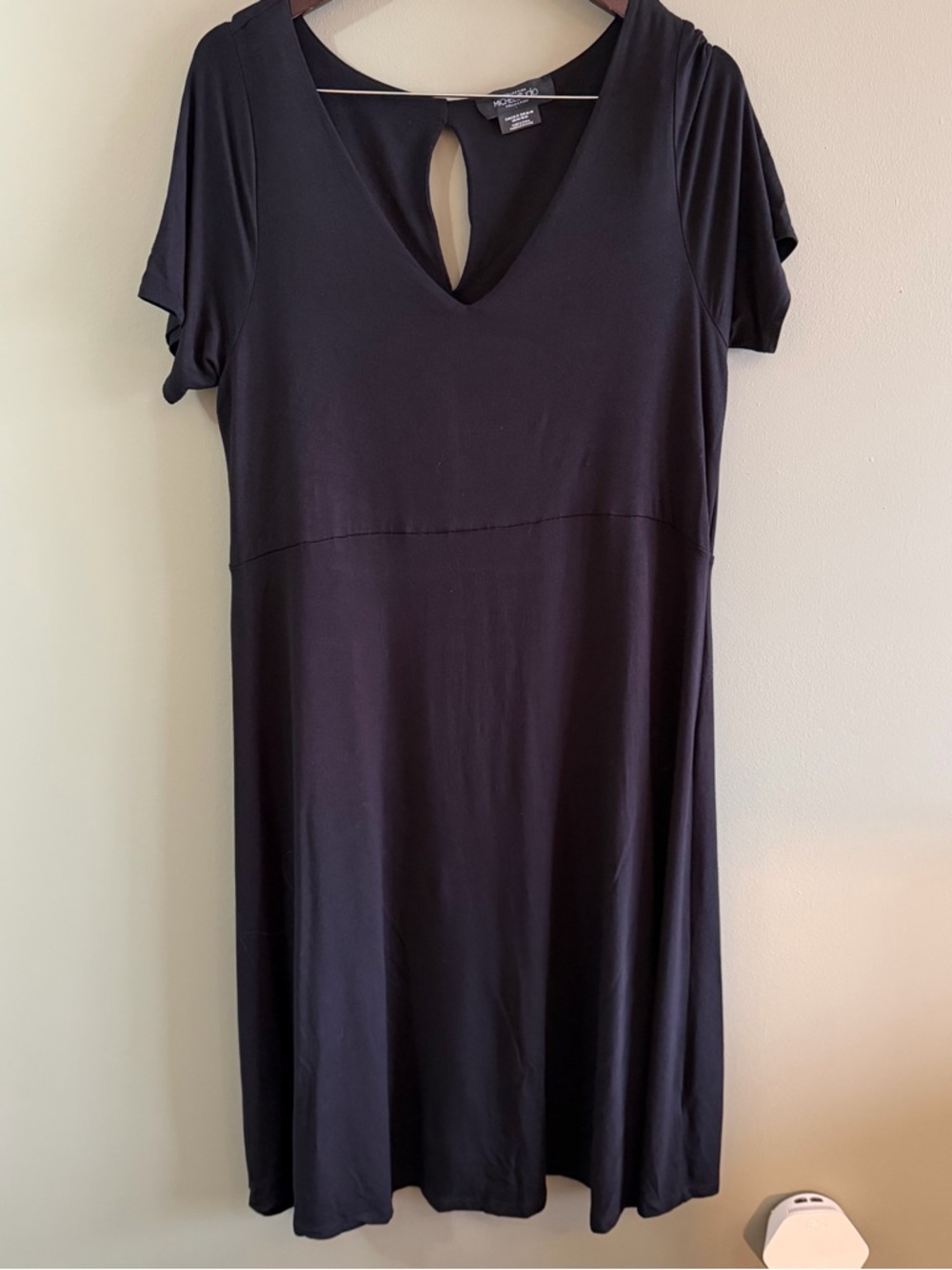Black V-Neck Keyhole Short Sleeve Dress